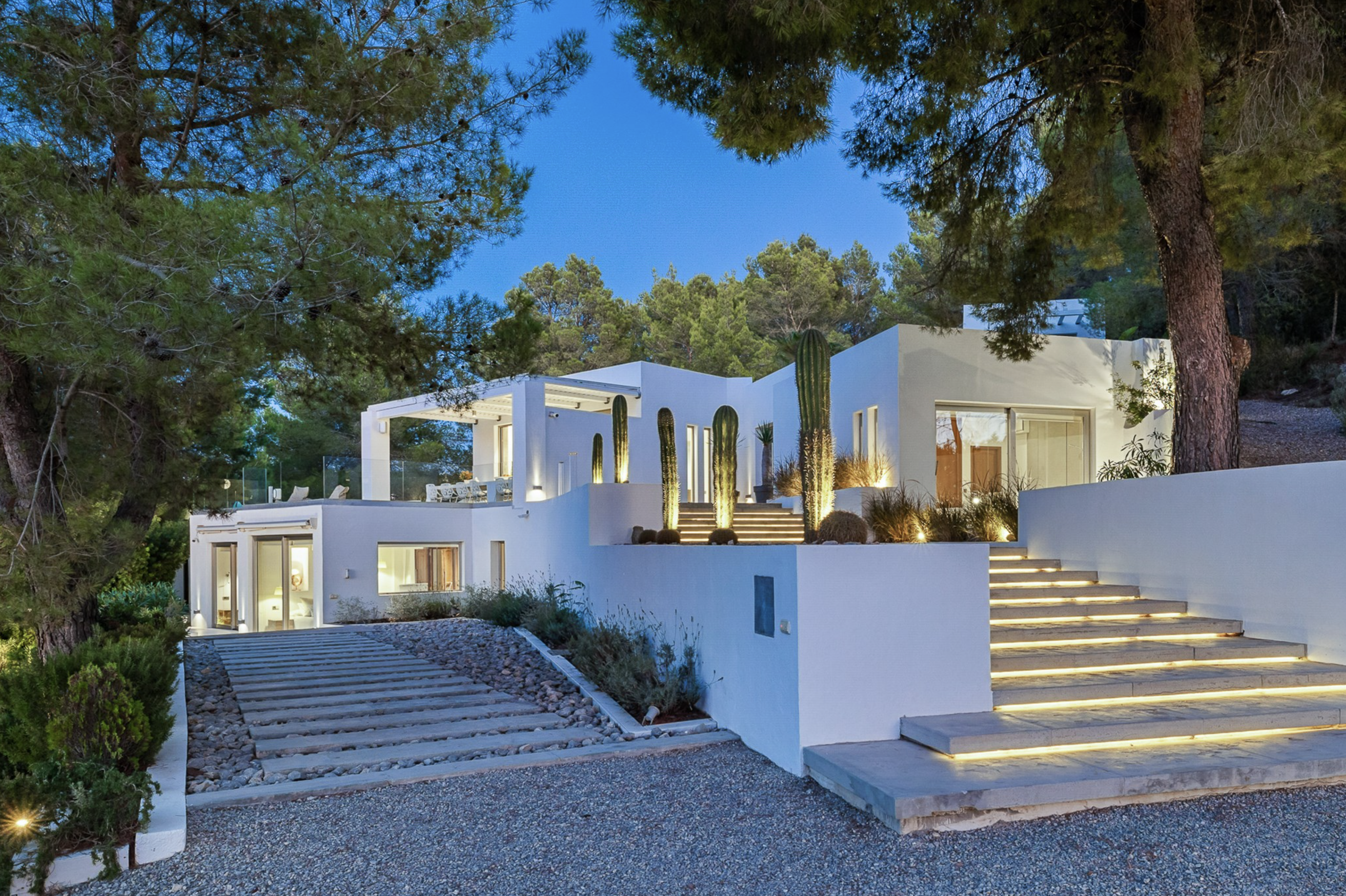 Resa Estates Ivy Cala Tarida Ibiza  luxe woning villa for rent te huur house avond.png